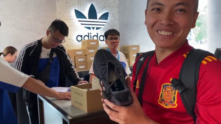 Đỗ Kim Phúc thử thách bóng đá mua giày Yeezy 350 đi Sea Games 30 cổ vũ U22 Việt Nam