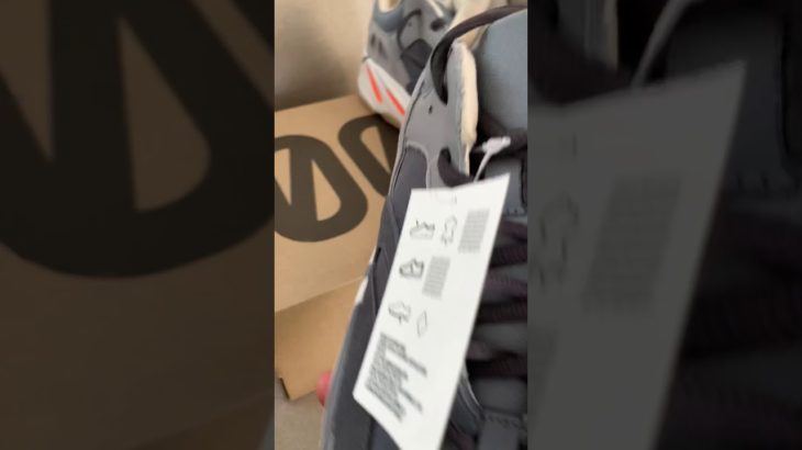 Yeezy 700 magnet review