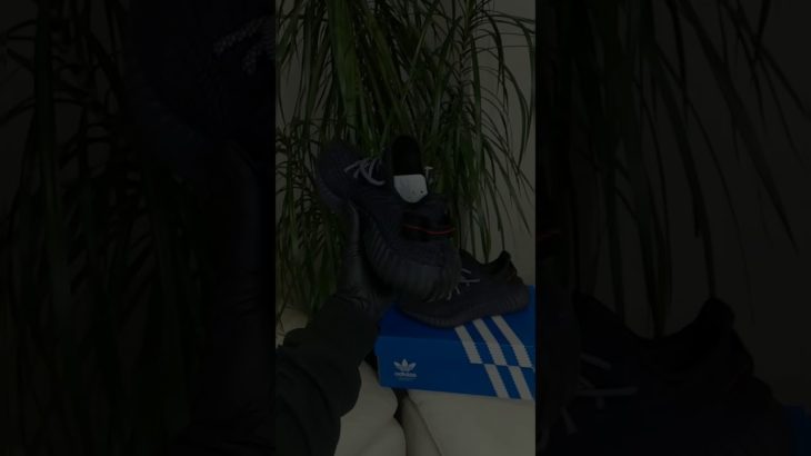 Кроссовки мужские Adidas Yeezy текстильные черные для фитнеса