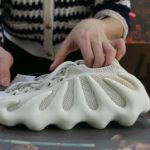 FIRST UNBOXING LOOK Yeezy 450 “Cloud White”