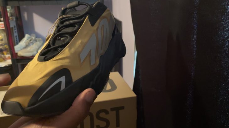 New Yeezy 700 “Honey Flux” unboxing and review