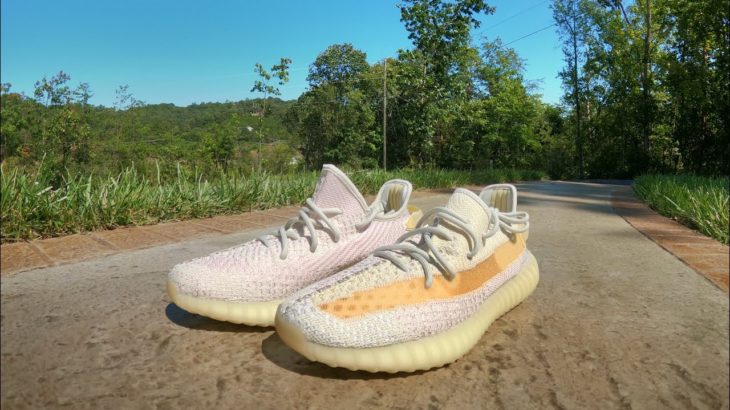 Yeezy 350 V2 – Light – Color Changes with UV light