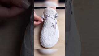 Yeezy’s shoelace video from Onebyonemall
