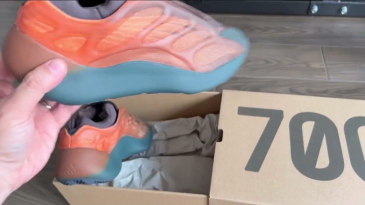 Unboxing adidas Yeezy 700 V3 Copper Fade