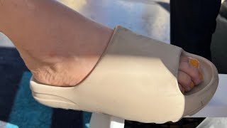 Cleaning super dirty Yeezy Slides with EBkicks shoe cleaner