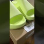 Yeezy slide pure & glow green