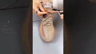 how to lace up yeezy 350