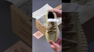 Unboxing adidas Yeezy Boost 350 V2 Sulfur