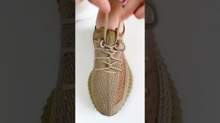 Women Lacing Her Yeezy 350 | Adidas Sneakers #shorts #ytshorts #womensneakers #yeezy350v2 #viral