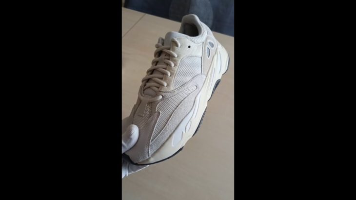 UNBOXING NEW YEEZY BOOST 700 ANALOG SNEAKERS
