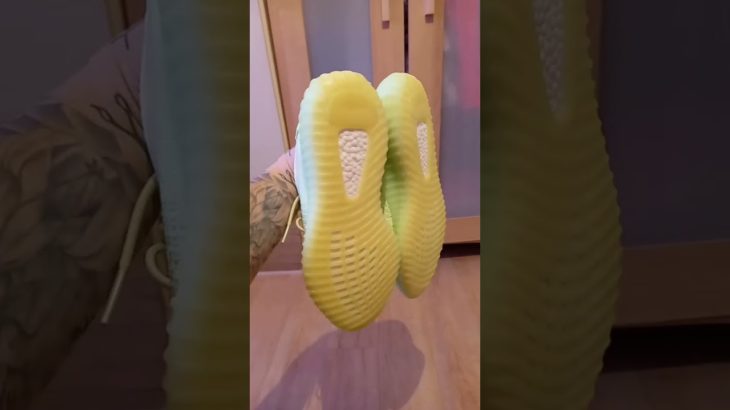 Yeezy 350 V2 glow review