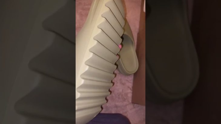 adidas Yeezy Slide “Resin” (2022) Unboxing / In-Hand Close-Up Look!