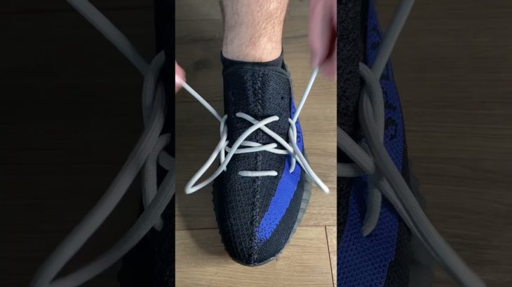 Yeezy lace | hoe to lace your sneaker | shoe lacing tutorial #shorts