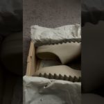 Unboxing of the Yeezy Slides