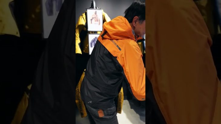 クシタニ2023アメニタジャケットオレンジ ブラック着用イメージ#Shorts