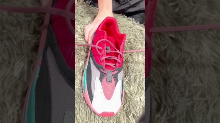 How to Lace Yeezy 700
