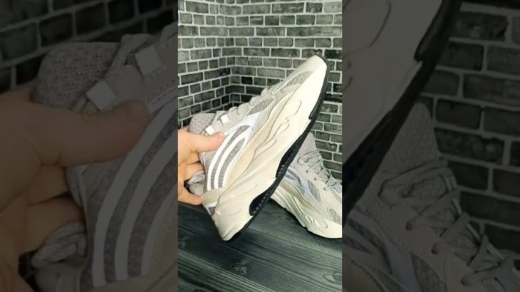 adidas Yeezy boost 700 v2