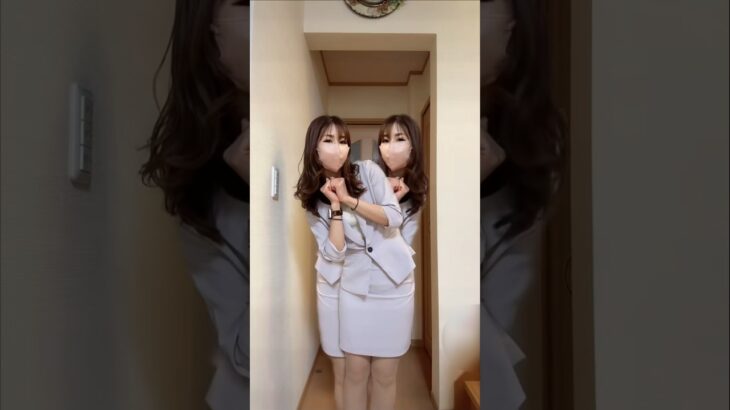 Let me introduce my twin sister💁‍♀️ #trending #スーツ #suits #twin #dance #japan