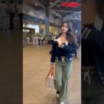 Suhana Khan FLUANTS her hair & ADJUSTS her jacket in front of paps at airport 😱 #shorts #suhanakhan
