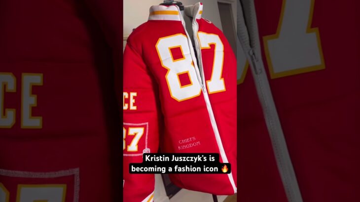 #49ers FB Kyle Juszczyk’s wife, Kristin, made this jacket for Taylor Swift to wear tonight 🔥🔥