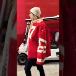 Taylor Swift sports new Kelce jacket at Chiefs subzero game 🥶🏈🎉 #taylorswift #traviskelce