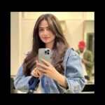 Pakistani actress beautiful jacket 🧥 pics #yumnazaidi #sajalaly #sanajaved