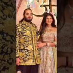 ये jacket gold से बनी है 🤯💰#anantambani#radhikamerchant #wedding #indianwedding #lehenga #sangeet