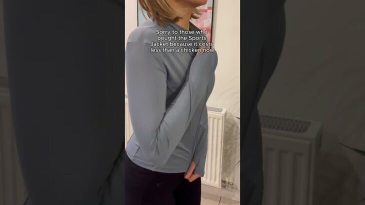 Sleek thumb hole zip-up sports jacket for runners #fok