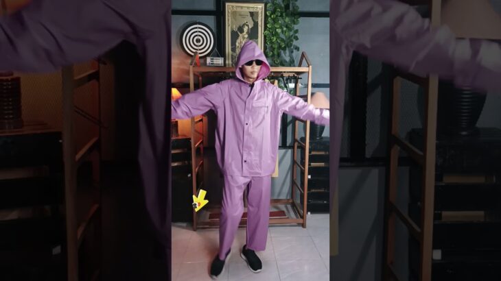 Hujan bukan masalah kalau jas hujannya beneran tahan air #JasHujan #BajuTetapKering #AntiRembes