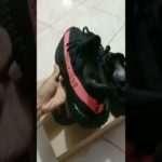 Sepatu Yeezy 350 Red Stripe UA/PK Grade