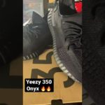 Don’t sleep 😴 on the Yeezy Boost 350 V2 “Onyx” so 🔥🔥🔥 in 🤚🏾..💯🏁🏁