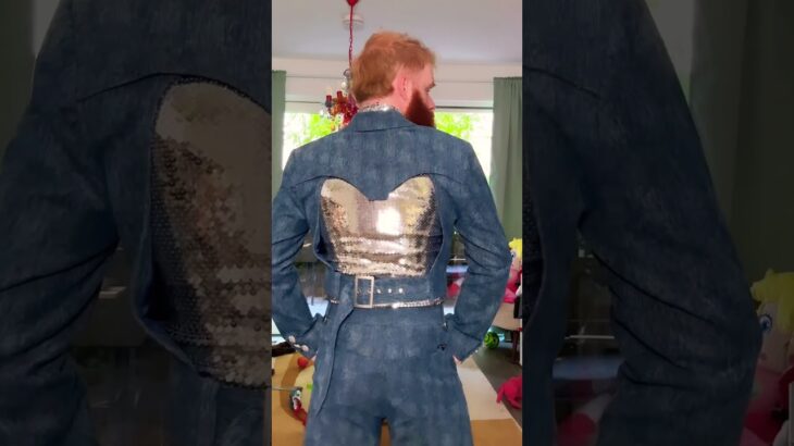 It’s a backless jacket summer 💅 ad #grwm #queer #fashion