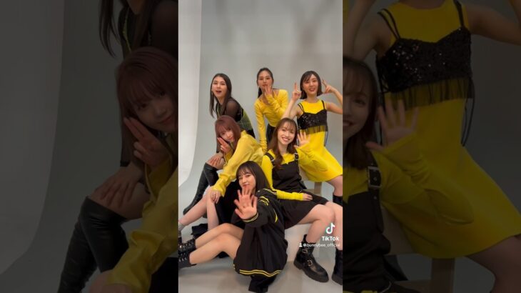 ジャケット写真撮影中のメンバー！#HUNNYBEE #ハニービー #ホリプロ #hunnybee 米倉れいあ #リコ #竹内カンナ #藤ゆりな #朝比奈エマ #吉沢凛音
