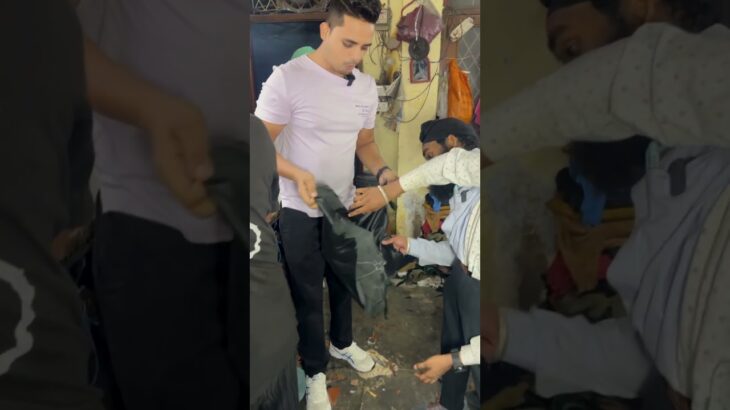 Live dekho,Kaise Banti hai Leather Jacket? #goodleather #factory #jacket #trending #live #delhi #new