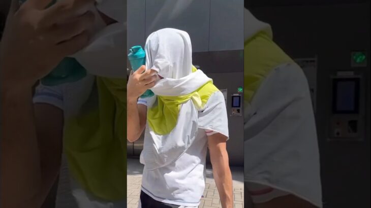 ibrahim ali khan hides face with jacket #shortsfeed #shorts #viral