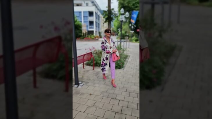 @lady_50plus, this floral jacket adds autumn sophistication to your elegant style.#stylewe   #ootd