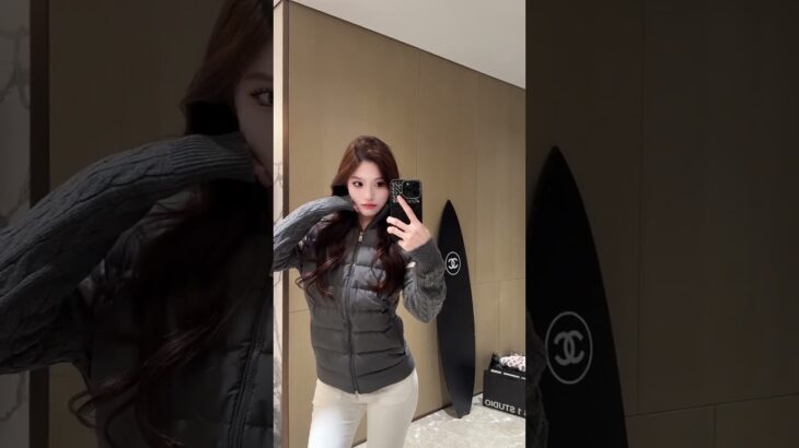 Warm? #モンクレール #ダウンジャケット#몽클레어 #패딩 #moncler #downjacket #shorts