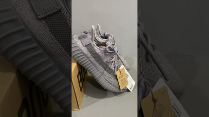 รองเท้า Yeezy Boost 350 V2 #รองเท้าผ้าใบsaleoutletbyboom