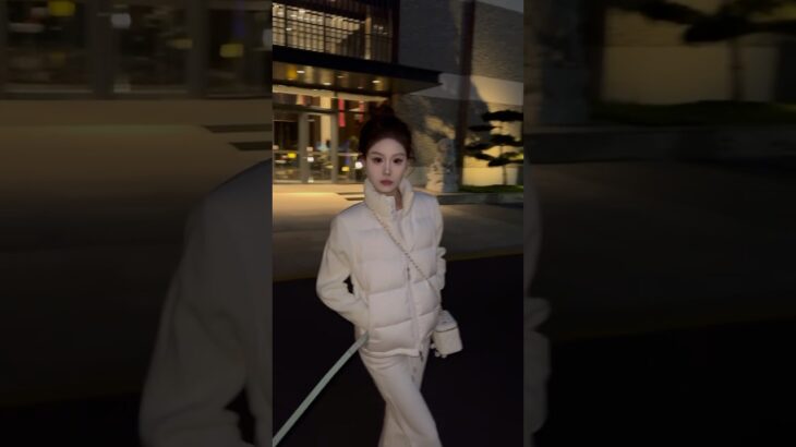 You cold? #モンクレール #ダウンジャケット#몽클레어 #패딩 #moncler #downjacket #shorts