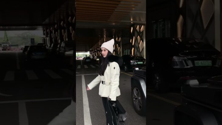 G63 ?  #モンクレール #ダウンジャケット#몽클레어 #패딩 #moncler #downjacket #shorts  #ootd #지바겐 #g63 #amg #benz