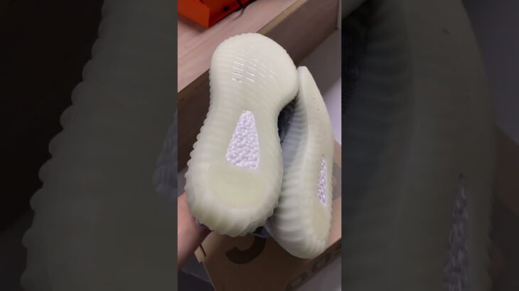 Unboxing adidas Yeezy Boost 350 V2 MX Frost Blue Shoes