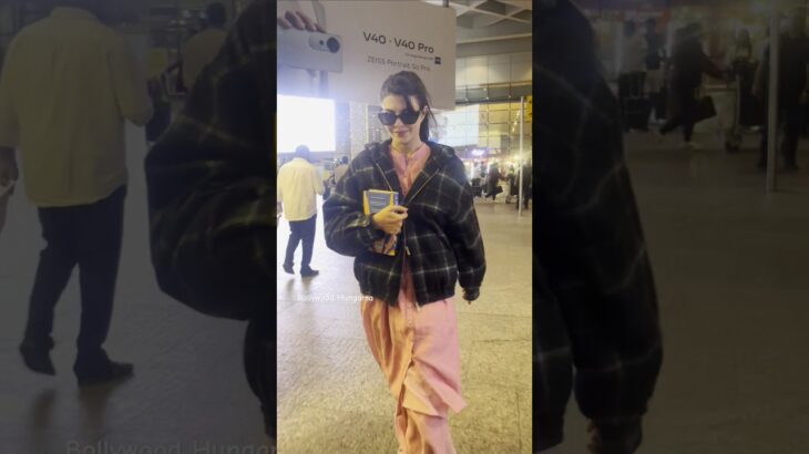 💕 #jacquelinefernandez clicked at #airport in a #salwarsuit with #jacket #shorts