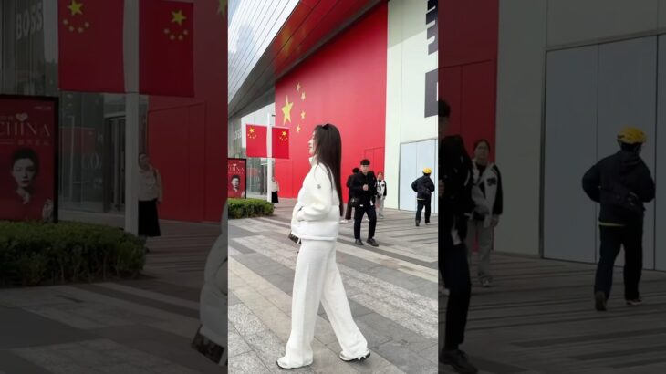 겨울이에요😂  #モンクレール #ダウンジャケット#몽클레어 #패딩 #moncler #downjacket  #모델 #ootd #chinesegirl #chinatravel