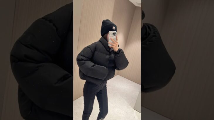 출근하기싫어🤦🏿‍♀️ #モンクレール #ダウンジャケット#몽클레어 #패딩 #moncler #downjacket #shorts  #모델