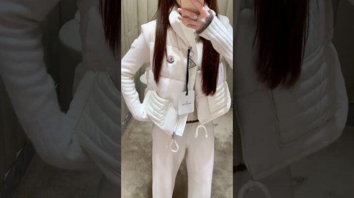 겨울이왔어요🥹冬が来ました  #モンクレール #ダウンジャケット#몽클레어 #패딩 #moncler #downjacket #shorts  #모델 #ootd #lookbook #룩북