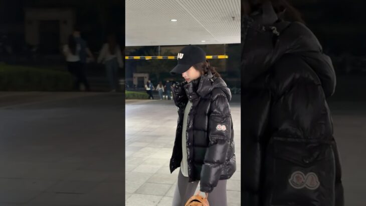 출근하기싫어😔 #モンクレール #ダウンジャケット#몽클레어 #패딩 #moncler #downjacket #shorts  #모델 #ootd #겨울 #star #gallaxy #갤럭시