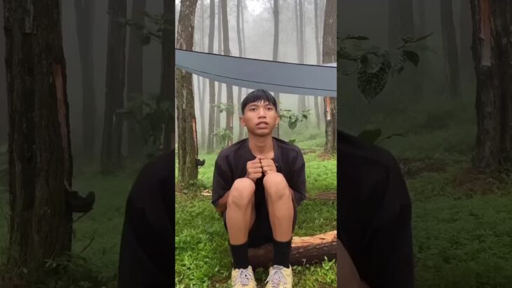 Awesome idea to survive winter with emergency jacket🧥#camping #survival #bushcraft #outdoors