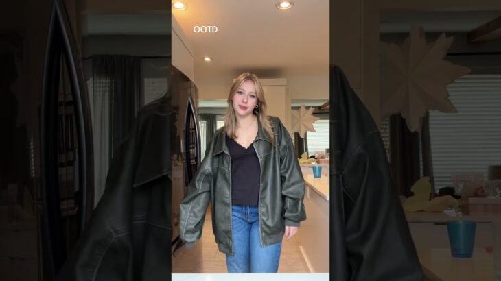 Lolz Christmas shopping toda. Jacket is from @princesspolly