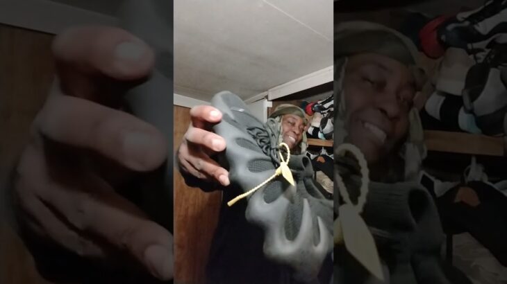 Yeezy boost shoes 👟 these wear good