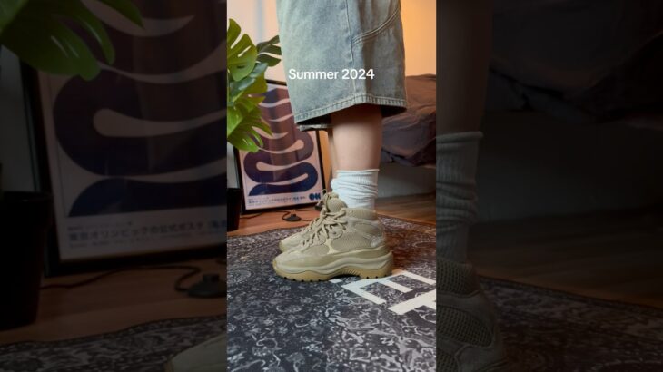 summer or winter?? my fav boots 😋 #yeezy #balenciaga #tiktok #streetstyle #shorts